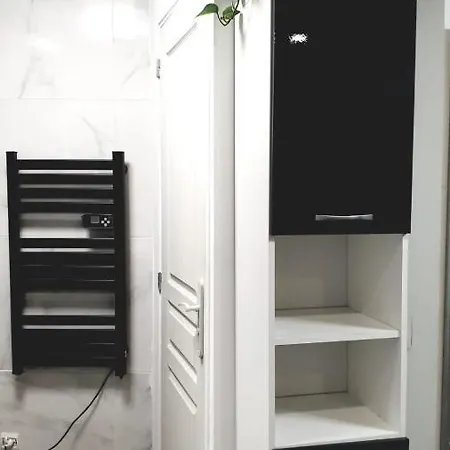 Jolie Avec 2 Partagees * Paris